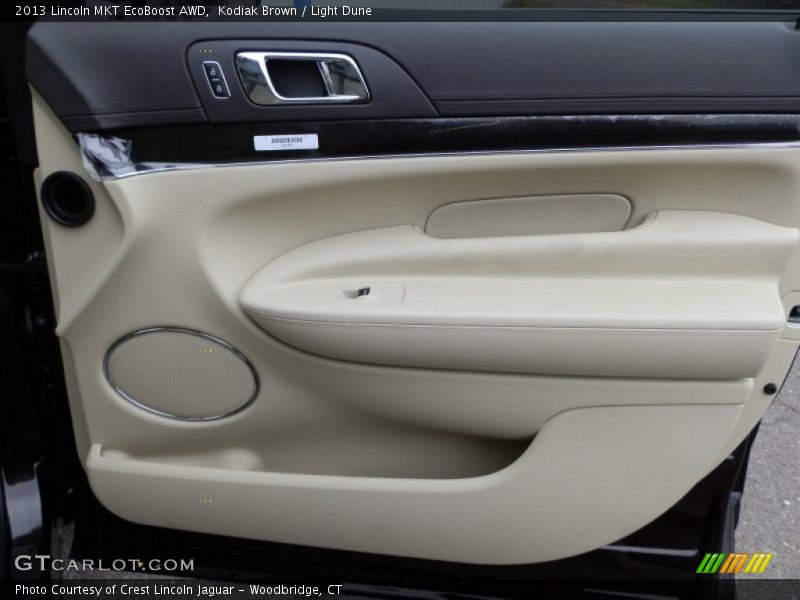 Door Panel of 2013 MKT EcoBoost AWD