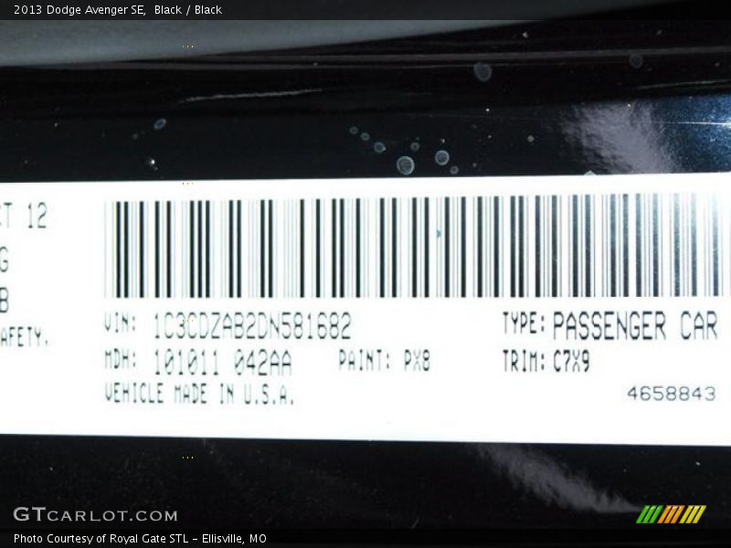Black / Black 2013 Dodge Avenger SE