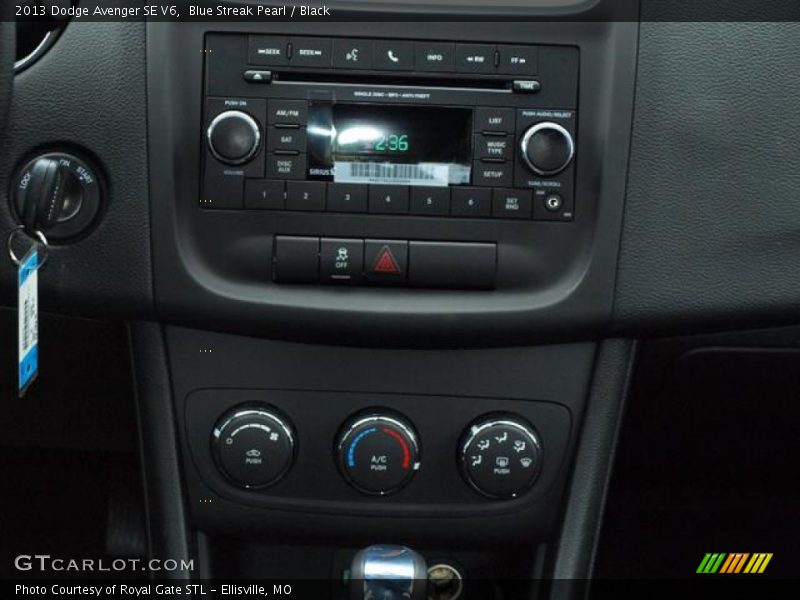 Blue Streak Pearl / Black 2013 Dodge Avenger SE V6