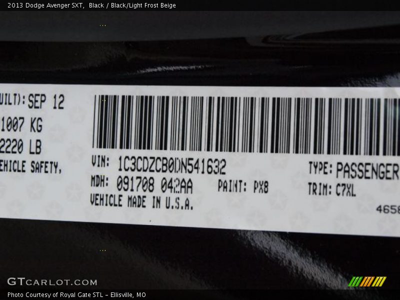 Black / Black/Light Frost Beige 2013 Dodge Avenger SXT