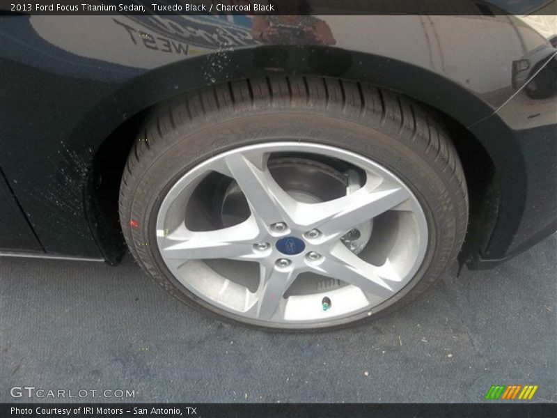 Tuxedo Black / Charcoal Black 2013 Ford Focus Titanium Sedan