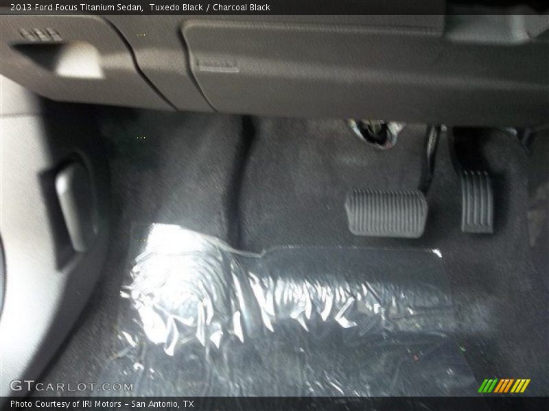 Tuxedo Black / Charcoal Black 2013 Ford Focus Titanium Sedan