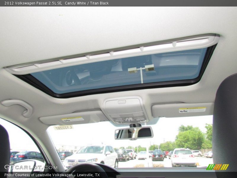 Candy White / Titan Black 2012 Volkswagen Passat 2.5L SE