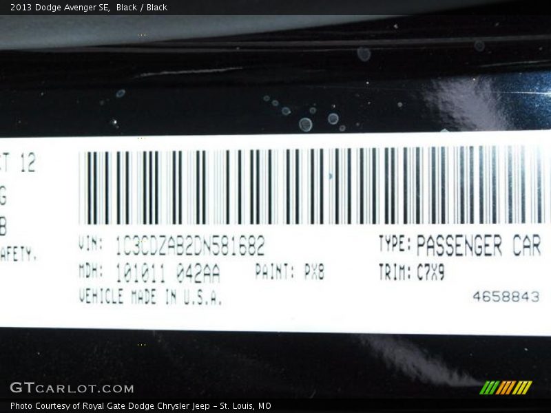 Black / Black 2013 Dodge Avenger SE
