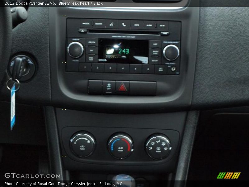 Blue Streak Pearl / Black 2013 Dodge Avenger SE V6