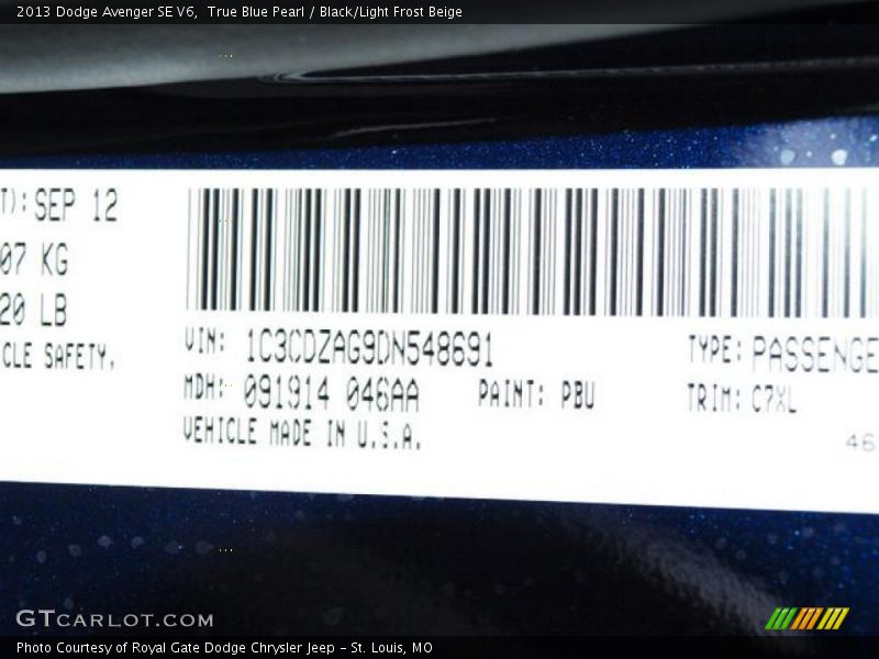 True Blue Pearl / Black/Light Frost Beige 2013 Dodge Avenger SE V6