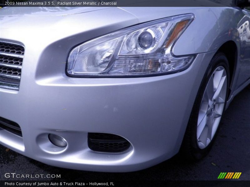 Radiant Silver Metallic / Charcoal 2009 Nissan Maxima 3.5 S