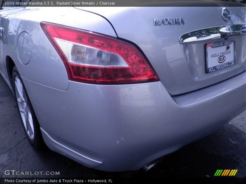 Radiant Silver Metallic / Charcoal 2009 Nissan Maxima 3.5 S