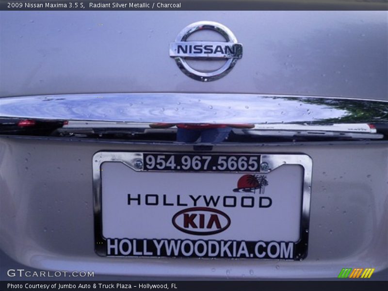 Radiant Silver Metallic / Charcoal 2009 Nissan Maxima 3.5 S