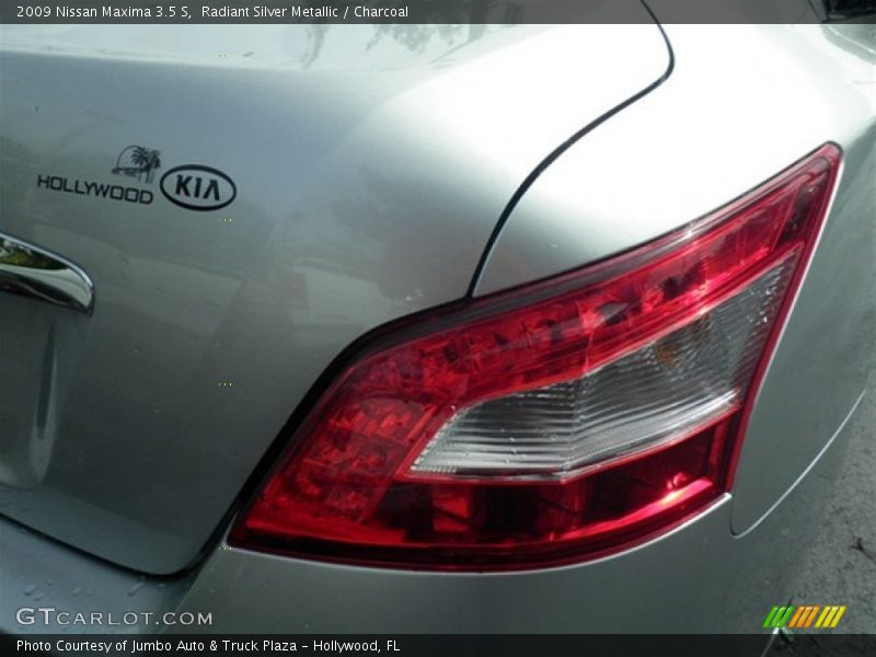 Radiant Silver Metallic / Charcoal 2009 Nissan Maxima 3.5 S