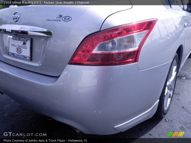 Radiant Silver Metallic / Charcoal 2009 Nissan Maxima 3.5 S