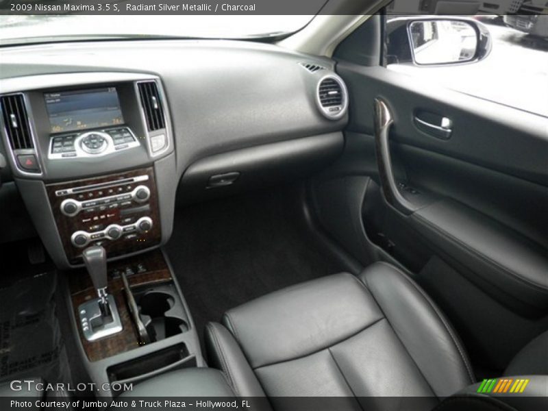 Radiant Silver Metallic / Charcoal 2009 Nissan Maxima 3.5 S
