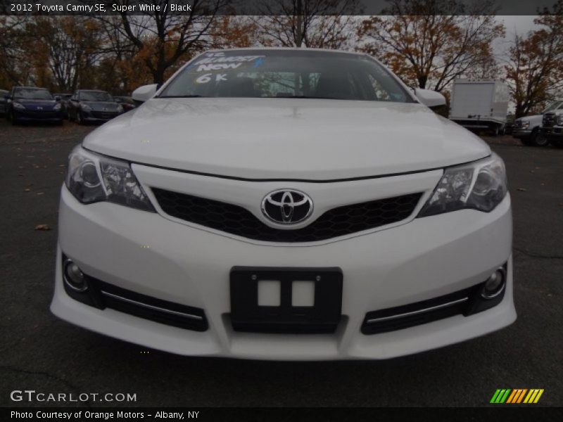 Super White / Black 2012 Toyota Camry SE