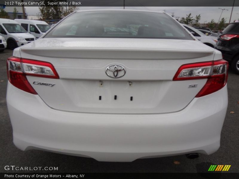 Super White / Black 2012 Toyota Camry SE
