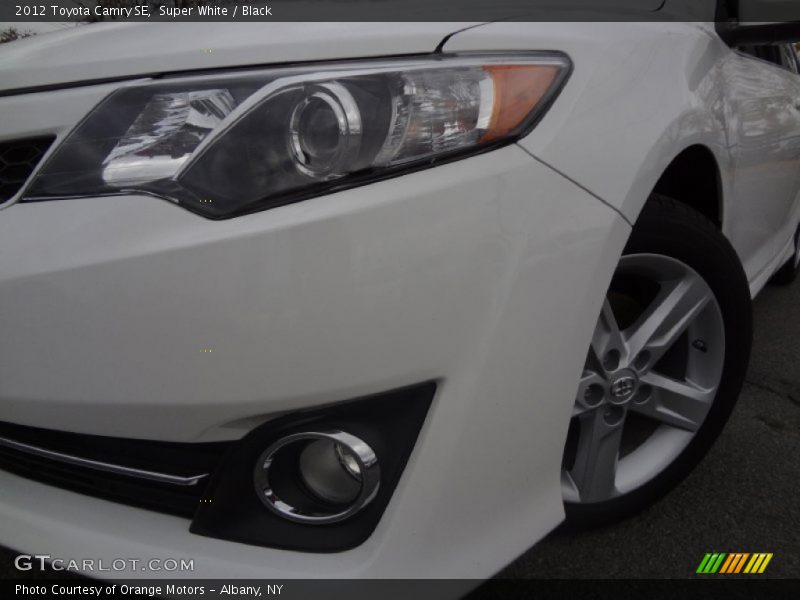 Super White / Black 2012 Toyota Camry SE