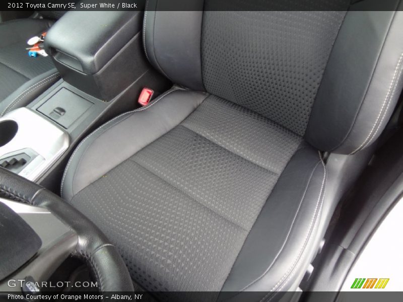 Super White / Black 2012 Toyota Camry SE