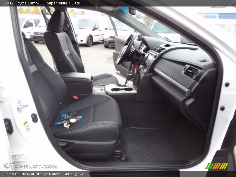 Super White / Black 2012 Toyota Camry SE