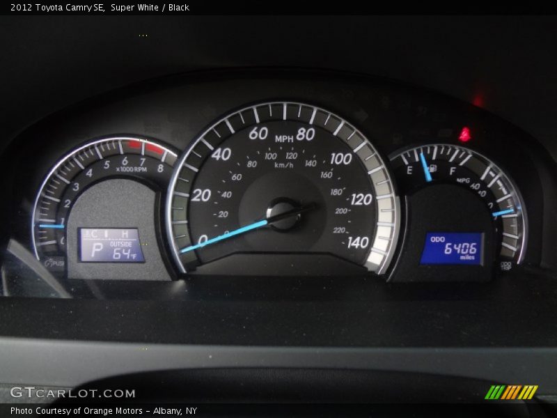 Super White / Black 2012 Toyota Camry SE