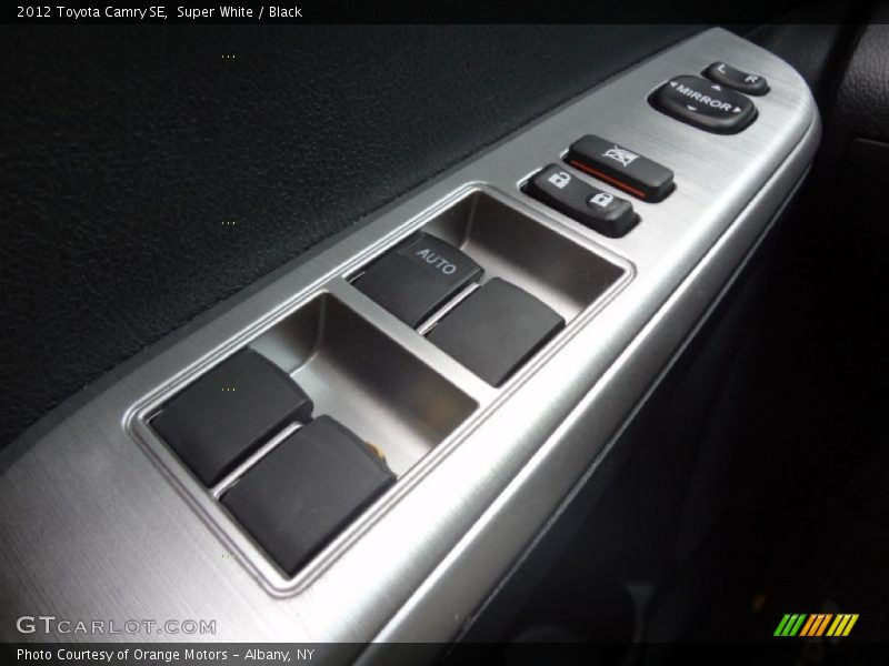 Super White / Black 2012 Toyota Camry SE