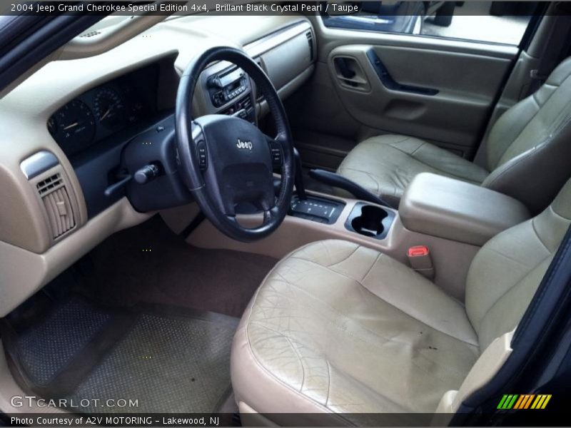 Brillant Black Crystal Pearl / Taupe 2004 Jeep Grand Cherokee Special Edition 4x4