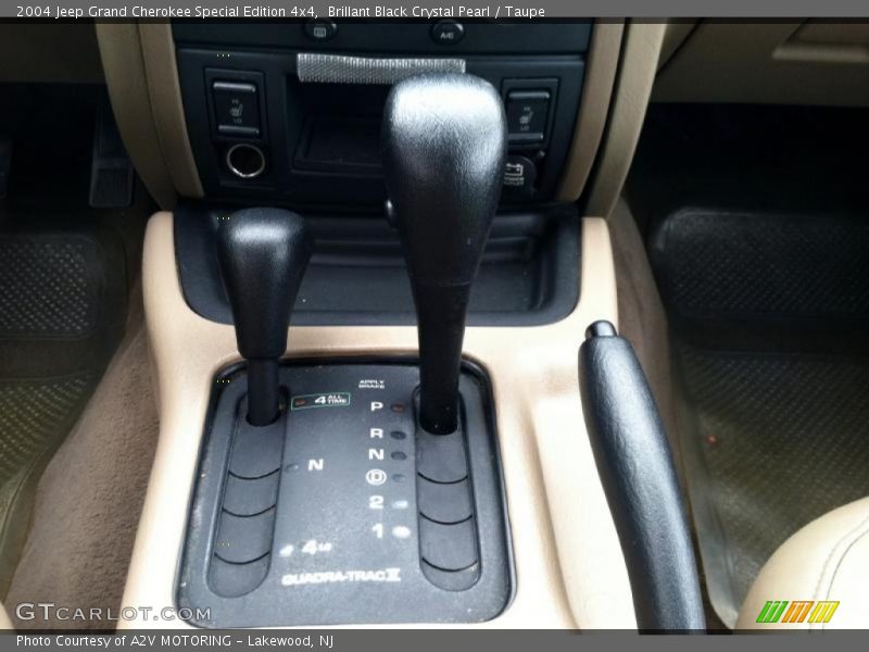 Brillant Black Crystal Pearl / Taupe 2004 Jeep Grand Cherokee Special Edition 4x4