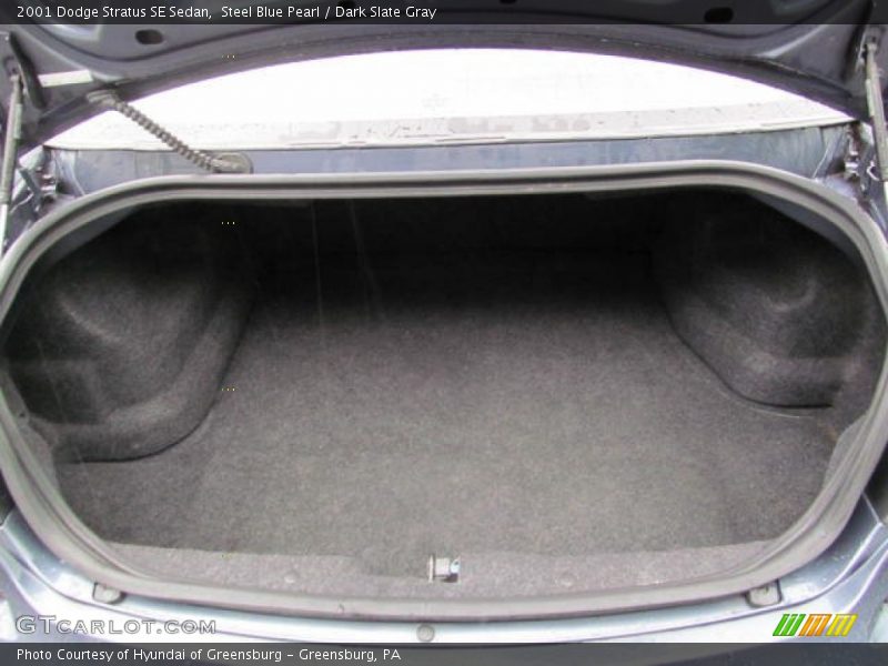  2001 Stratus SE Sedan Trunk