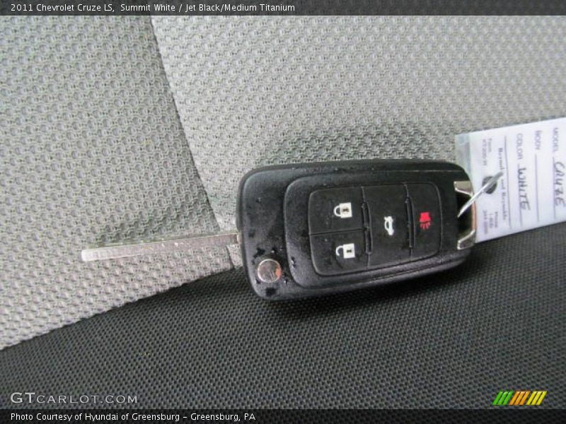 Summit White / Jet Black/Medium Titanium 2011 Chevrolet Cruze LS