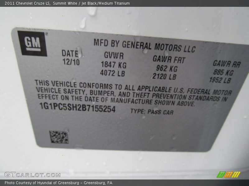 Summit White / Jet Black/Medium Titanium 2011 Chevrolet Cruze LS