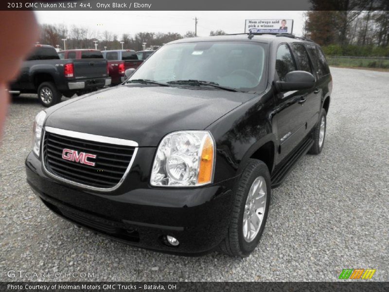 Front 3/4 View of 2013 Yukon XL SLT 4x4