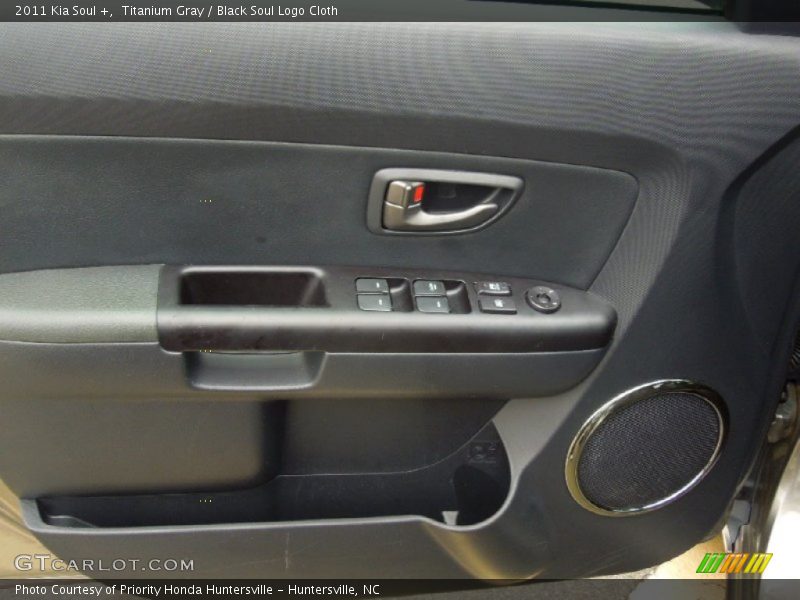 Titanium Gray / Black Soul Logo Cloth 2011 Kia Soul +