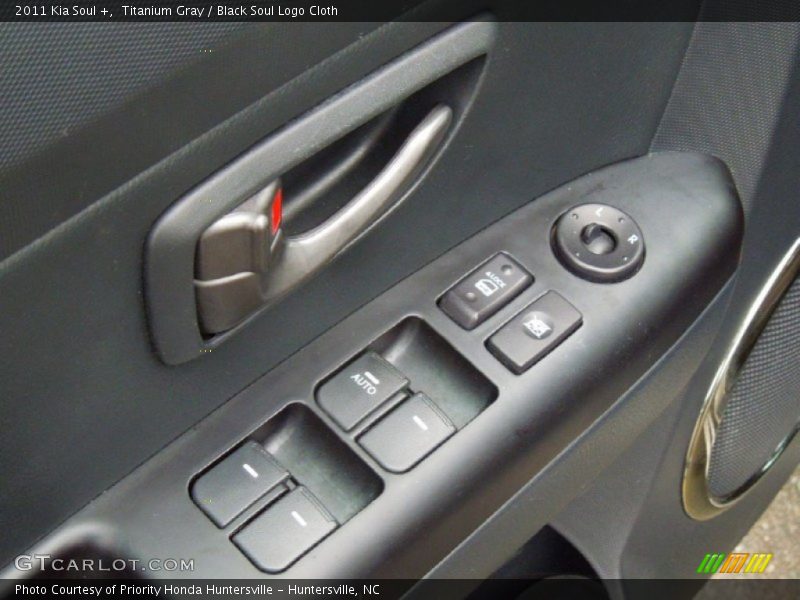 Titanium Gray / Black Soul Logo Cloth 2011 Kia Soul +