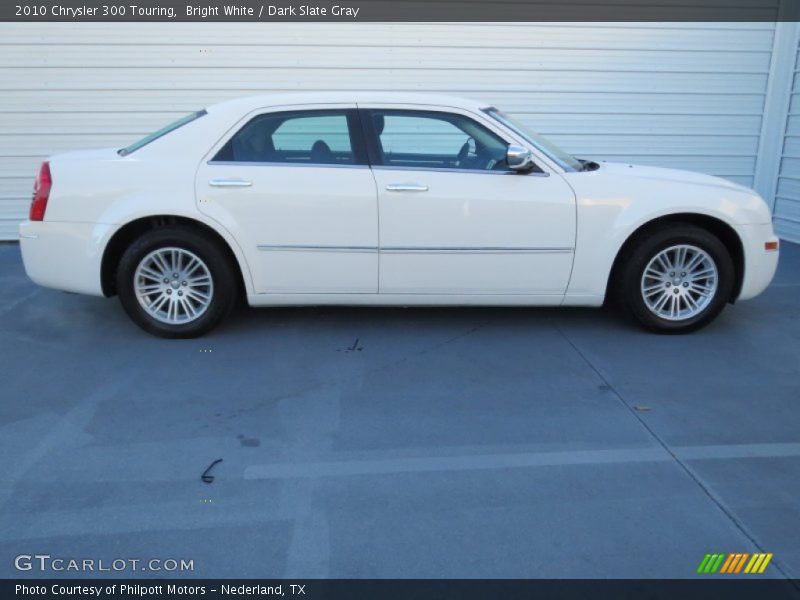 Bright White / Dark Slate Gray 2010 Chrysler 300 Touring