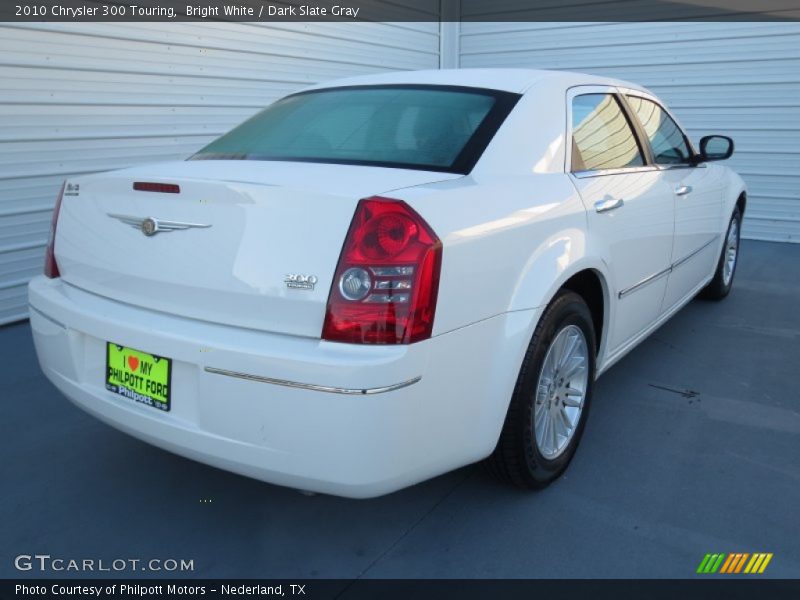 Bright White / Dark Slate Gray 2010 Chrysler 300 Touring