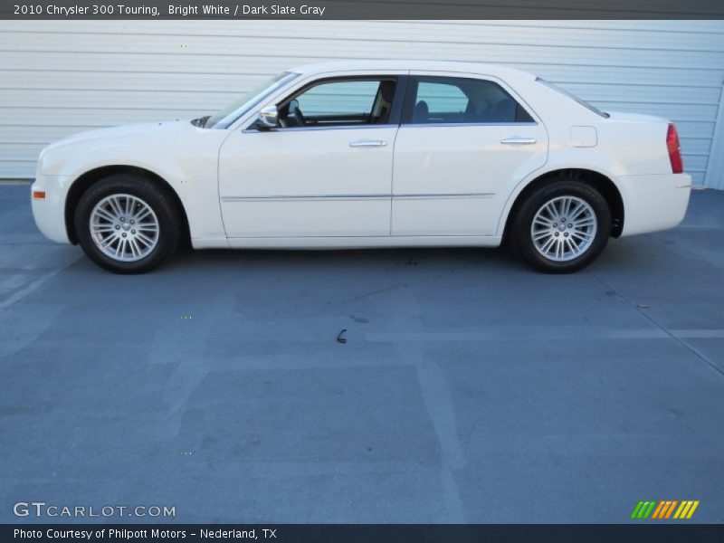 Bright White / Dark Slate Gray 2010 Chrysler 300 Touring