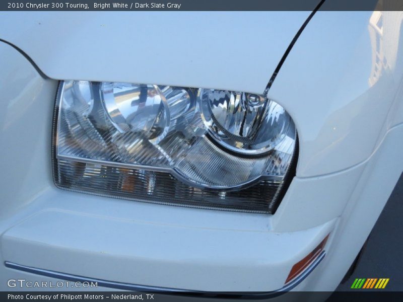 Bright White / Dark Slate Gray 2010 Chrysler 300 Touring