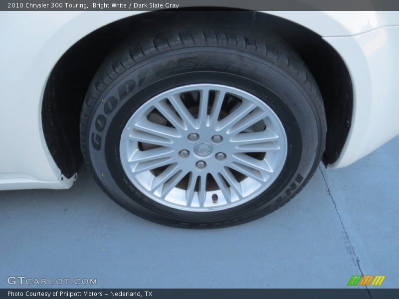 Bright White / Dark Slate Gray 2010 Chrysler 300 Touring