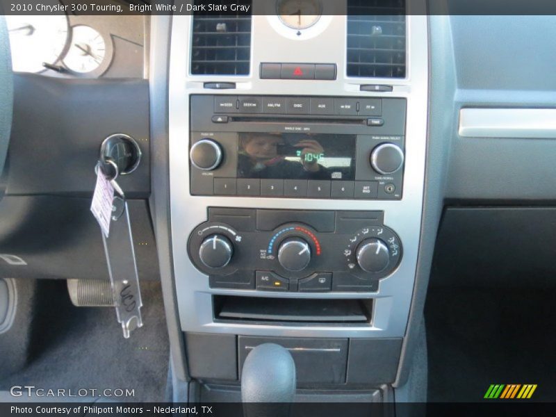 Bright White / Dark Slate Gray 2010 Chrysler 300 Touring