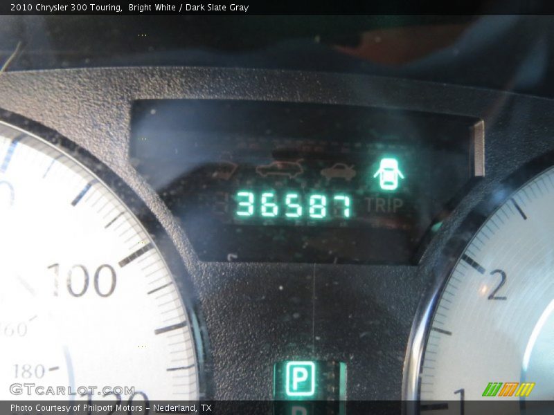 Bright White / Dark Slate Gray 2010 Chrysler 300 Touring