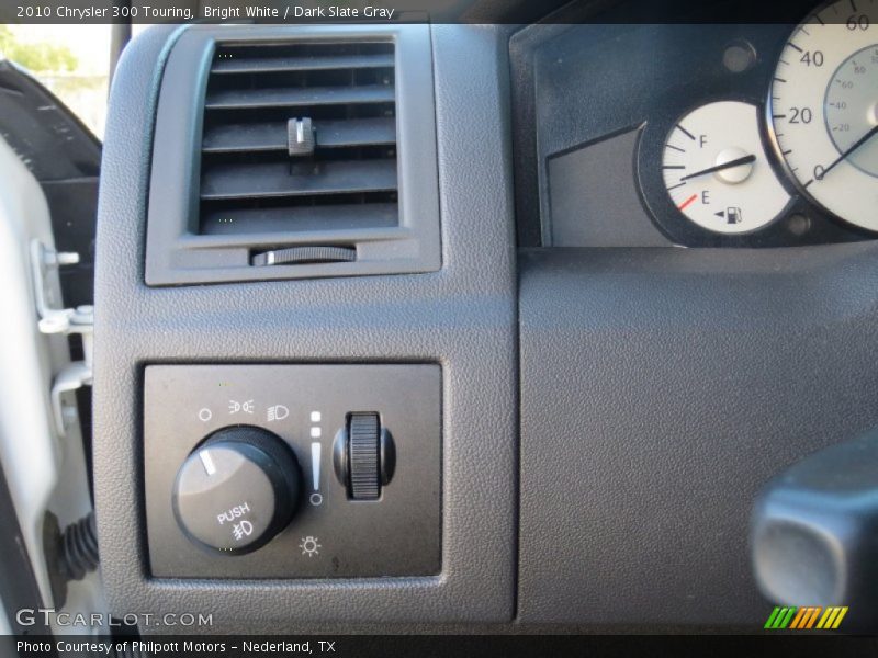 Bright White / Dark Slate Gray 2010 Chrysler 300 Touring
