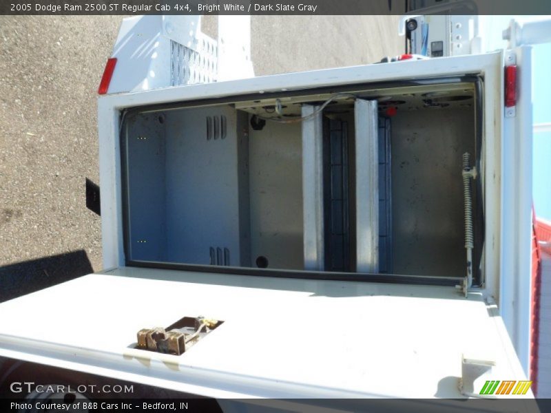 Bright White / Dark Slate Gray 2005 Dodge Ram 2500 ST Regular Cab 4x4