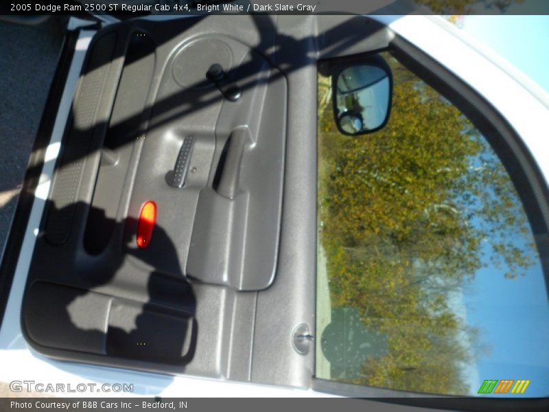 Bright White / Dark Slate Gray 2005 Dodge Ram 2500 ST Regular Cab 4x4