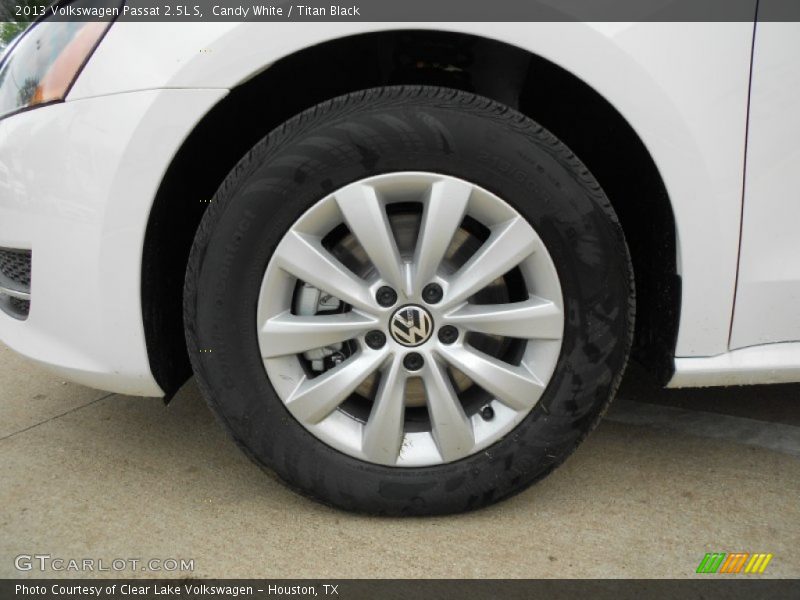 Candy White / Titan Black 2013 Volkswagen Passat 2.5L S