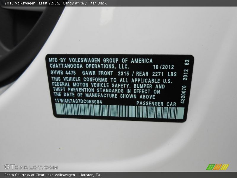 Candy White / Titan Black 2013 Volkswagen Passat 2.5L S