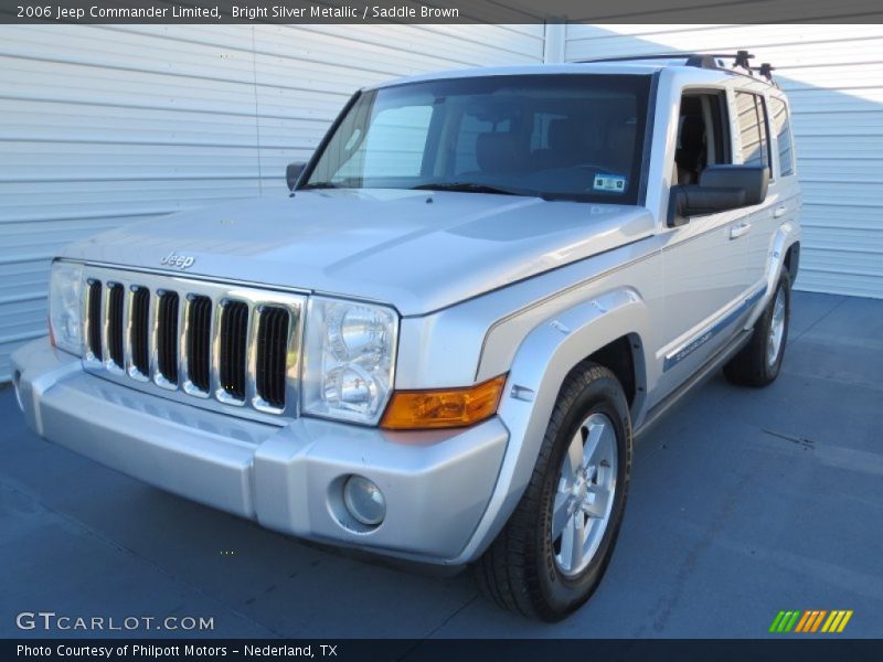 Front 3/4 View of 2006 Commander Limited