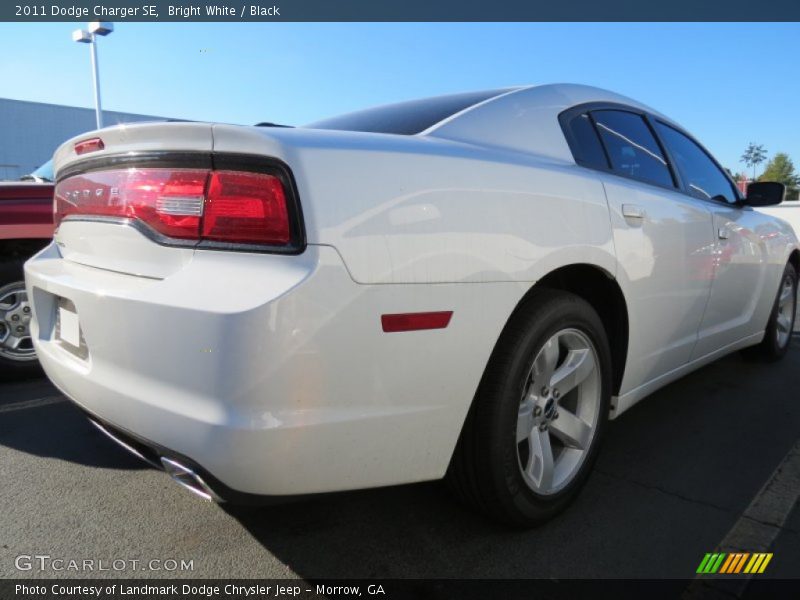 Bright White / Black 2011 Dodge Charger SE