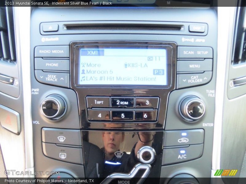 Iridescent Silver Blue Pearl / Black 2013 Hyundai Sonata SE