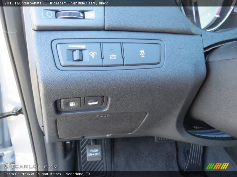 Iridescent Silver Blue Pearl / Black 2013 Hyundai Sonata SE