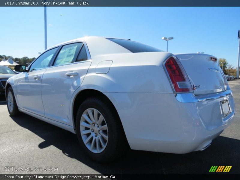 Ivory Tri-Coat Pearl / Black 2013 Chrysler 300