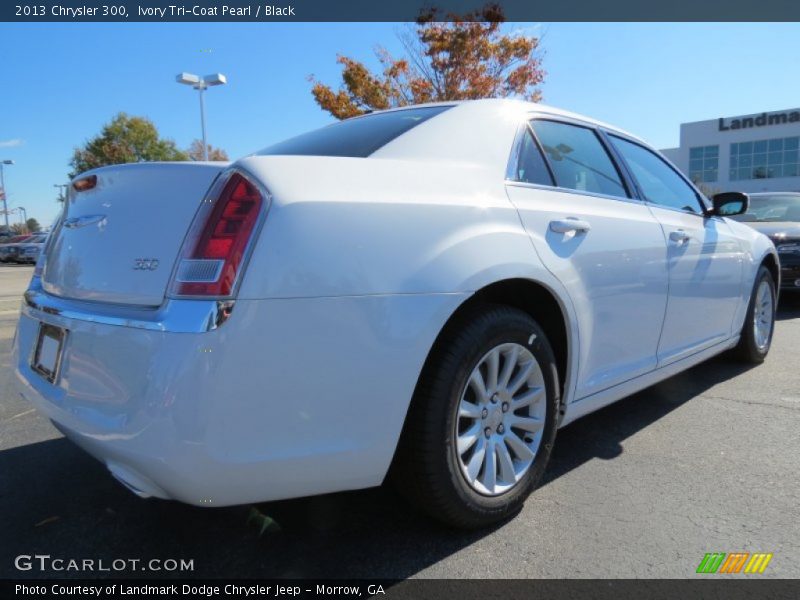 Ivory Tri-Coat Pearl / Black 2013 Chrysler 300