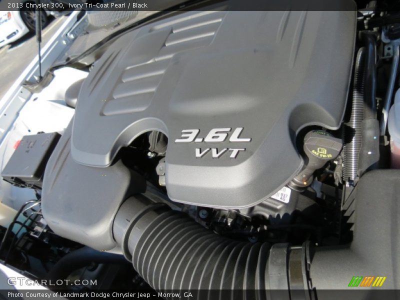 Ivory Tri-Coat Pearl / Black 2013 Chrysler 300